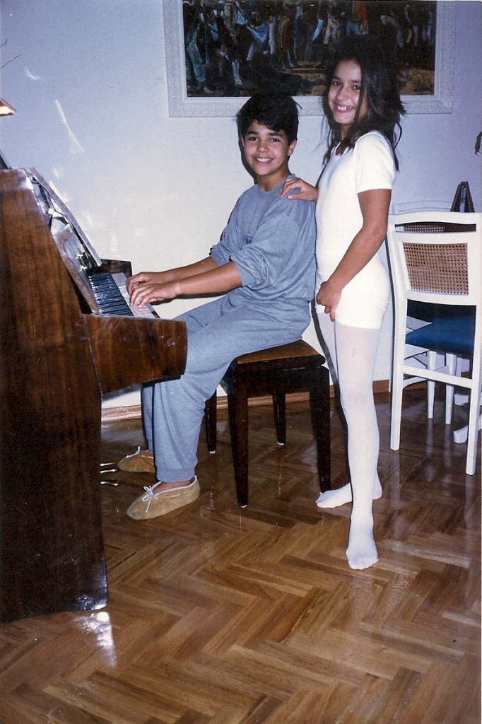 Tocando el piano Diciembre 1989